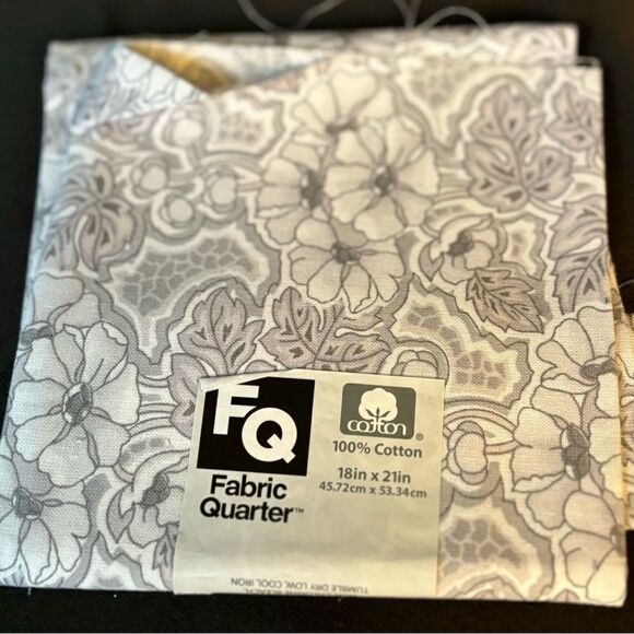 NEW Gray Floral Fat Quarter 18” x 21” - Picture 2 of 3